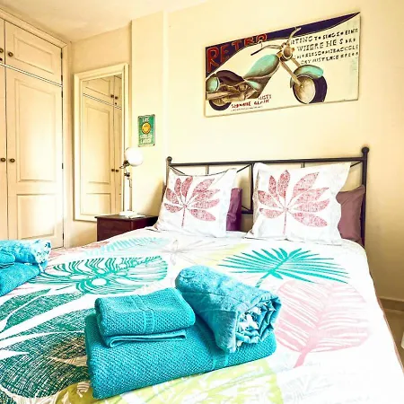 Paraiso Poolside Townhouse In Vakantiehuis