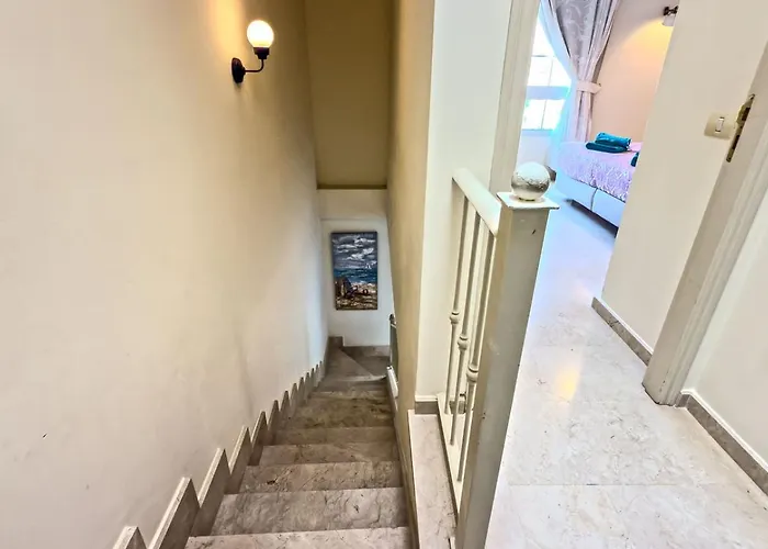 Paraiso Poolside Townhouse In Vakantiehuis