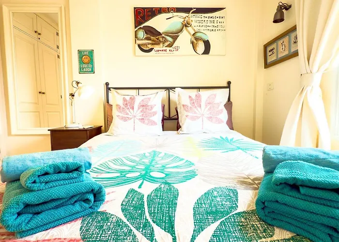 Vakantiehuis Paraiso Poolside Townhouse In *