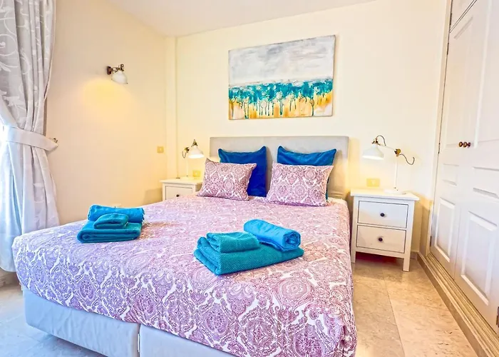 Paraiso Poolside Townhouse In Vakantiehuis