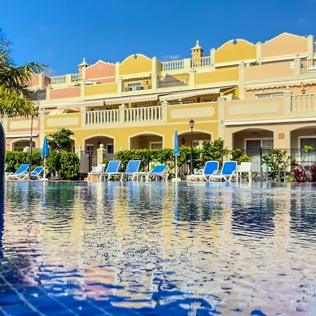 Paraiso Poolside Townhouse In 度假居
