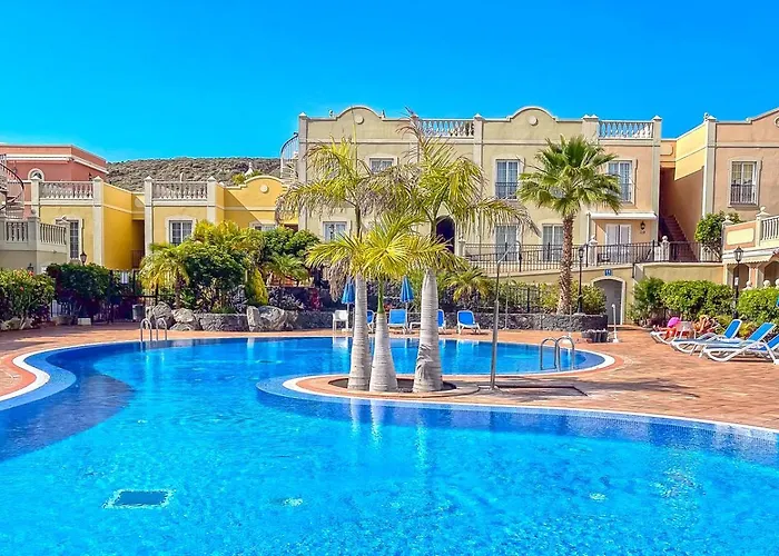 Paraiso Poolside Townhouse In